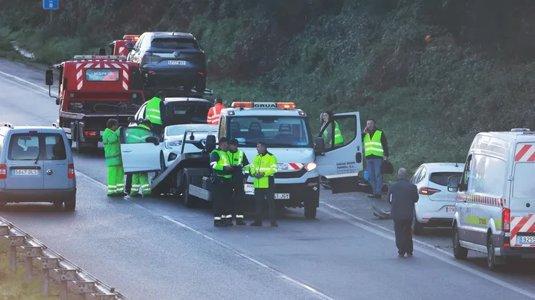 Seis vehículos víronse implicados nun accidente na A-55 ao seu paso por Mos