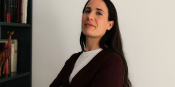 A docente e escritora Cristina Otero, pregoeira da 37ª edición da Feira do Libro de Ferrol