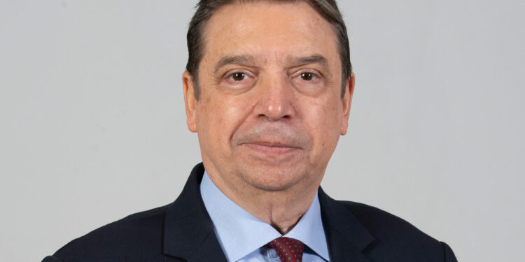 El Ministerio de Agricultura levanta las medidas de confinamiento de aves de corral en toda España