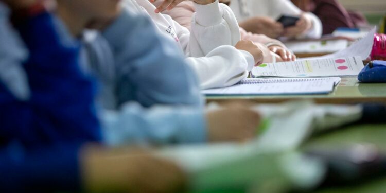 Galicia prohibirá grabar las clases sin autorización y la difusión de los exámenes en redes sociales