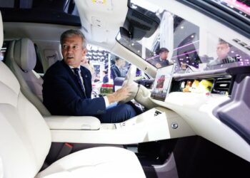 Rueda asiste al salón del automóvil Beijing Autoshow para explorar relaciones comerciales y económicas con el país asiático