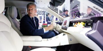 Rueda asiste al salón del automóvil Beijing Autoshow para explorar relaciones comerciales y económicas con el país asiático