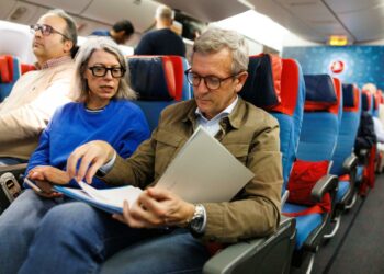 Rueda inicia su primer viaje oficial a China para explorar nuevas relaciones comerciales y turísticas con el país asiático