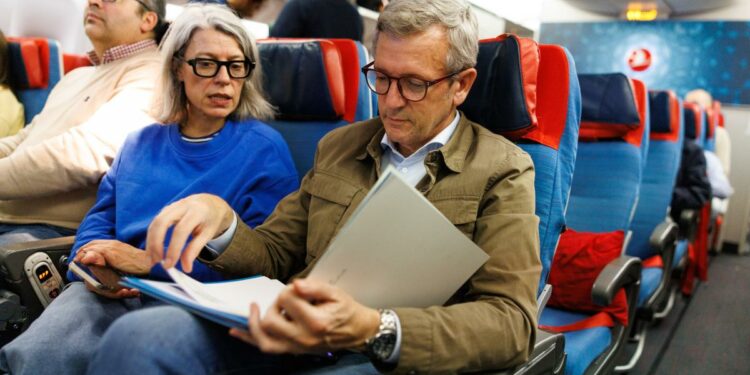 Rueda inicia su primer viaje oficial a China para explorar nuevas relaciones comerciales y turísticas con el país asiático