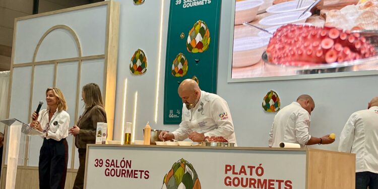 Más de 60 profesionales aprenden sobre la calidad de los productos gastronómicos y vinícolas de Ourense en el Salón Gourmet