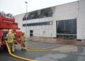 Un incendio causa danos na nave de Trison no polígono Espírito Santo en Sada
