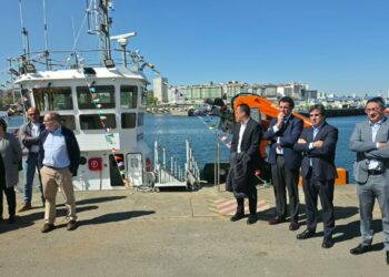 El puerto de Oza en A Coruña recibe el nuevo barco multipropósito VIOTE