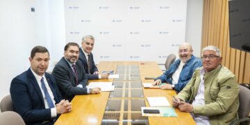 O PPdeG e Unións Agrarias acordan constituír unha Comisión de estudo no Parlamento para analizar a situación do sector lácteo galego