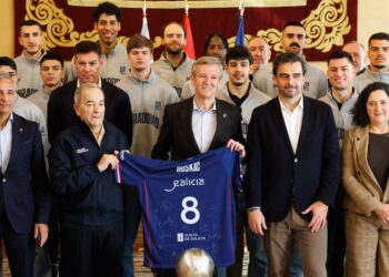 Rueda recibe a los jugadores y equipo directivo del Monbus Obradoiro tras confirmarse su ascenso a la ACB