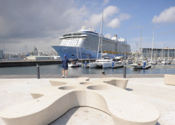 La empresa Regenera invertirá más de 10 millones de euros en habilitar el suministro eléctrico a los cruceros en los muelles de Trasatlánticos y Calvo Sotelo Sur