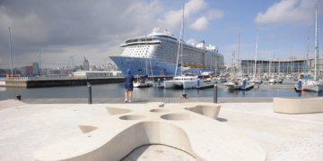 La empresa Regenera invertirá más de 10 millones de euros en habilitar el suministro eléctrico a los cruceros en los muelles de Trasatlánticos y Calvo Sotelo Sur