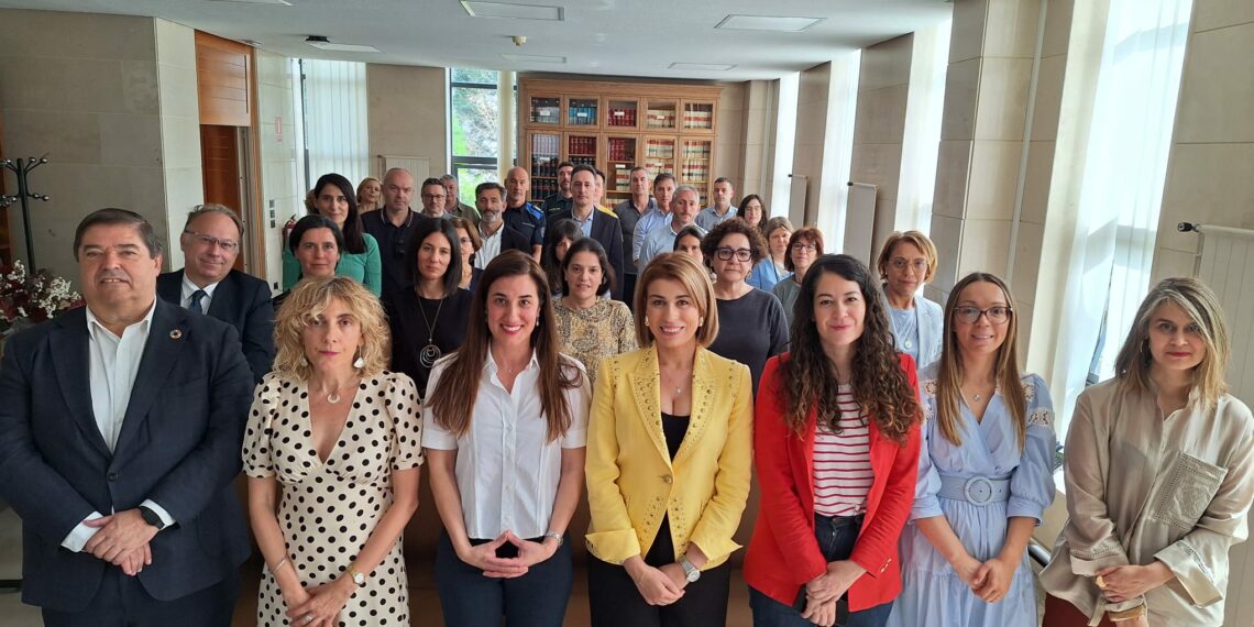 El Tribunal de Instancia de Santiago lidera  la creación de un grupo de trabajo para abordar  las situaciones de maltrato a personas mayores
