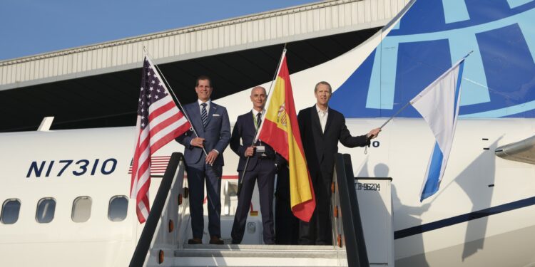 Santiago de Compostela tendrá vuelo directo a Nueva York de mayo a septiembre