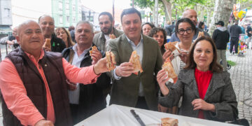 Valentín González Formoso destaca a calidade e tradición do pan de Carral