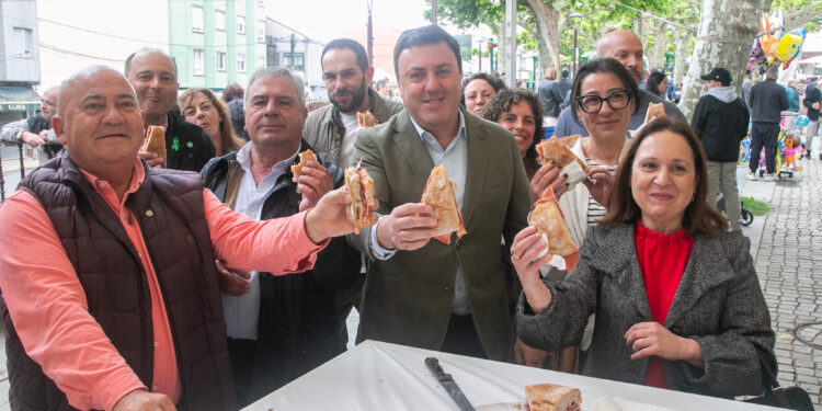 Valentín González Formoso destaca a calidade e tradición do pan de Carral