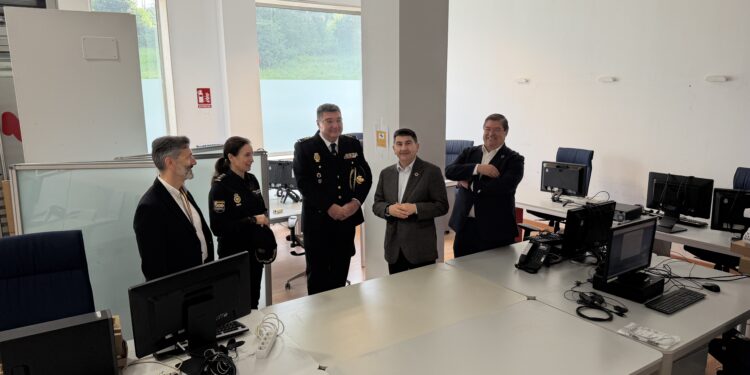 Pedro Blanco destaca que a nova sede provisional da Policía en Santiago “está totalmente preparada para ofrecer un servizo accesible e de calidade”