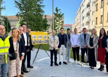 Jácome inaugura as obras de remodelación da rúa Alejandro Pedrosa no barrio do Vinteún
