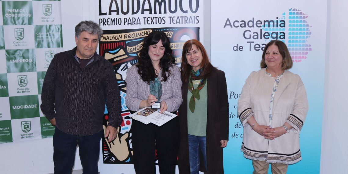 María Peinado Casal recibe o VIII Premio Laudamuco pola súa obra «Maseira»