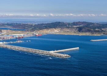 Los puertos exteriores de A Coruña y Ferrol reciben 100 millones para adaptarse a la industria eólica marina