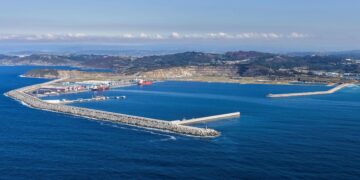 Los puertos exteriores de A Coruña y Ferrol reciben 100 millones para adaptarse a la industria eólica marina