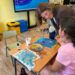 A Deputación leva ao CEIP Sada y sus Contornos un obradoiro que transforma lixo mariño en creación artística