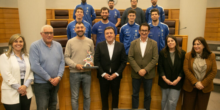 A Deputación celebra o éxito do Aldebarán Intasa San Sadurniño, que regresa á élite do voleibol nacional
