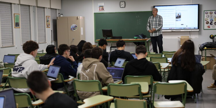 A Deputación e o CITIC formaron en intelixencia artificial xerativa ao alumnado de 20 institutos da provincia