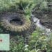 Denuncian o abandono de rodas xigantes en ríos de Touro e O Pino