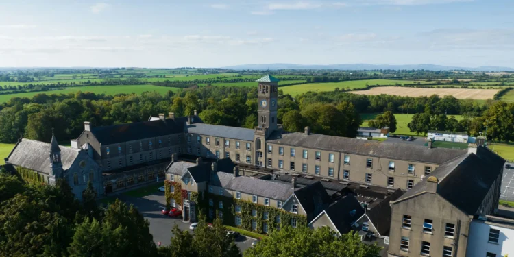 A Deputación publica a concesión provisional das 60 bolsas para que estudantes da provincia aprendan inglés en Irlanda este verán