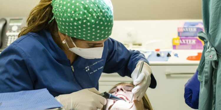 Galicia recibirá 3,4 millones de euros para reforzar la salud bucodental gratuita