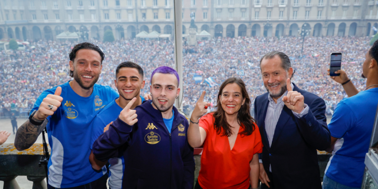 Máis de 15.000 mil persoas reciben o Depor en María Pita
