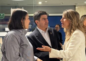 Yolanda Díaz se reúne con cooperativas gallegas de cuidados y vivienda colaborativa en A Coruña