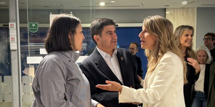 Yolanda Díaz se reúne con cooperativas gallegas de cuidados y vivienda colaborativa en A Coruña