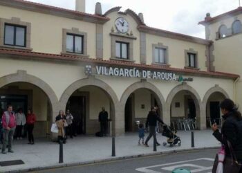 Tres trens, parados debido a presenza dunha persoa nas vías en Vilagarcía