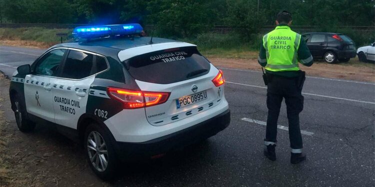 Morre un camioneiro tras precipitarse desde un viaduto da A-52 en Melón