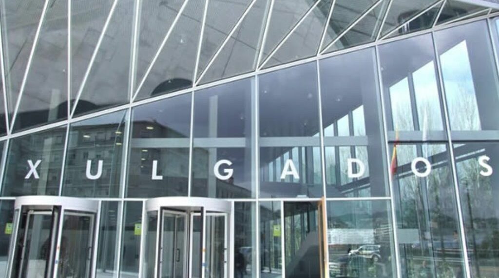 La Audiencia de Ourense condena a tres años de cárcel a una mujer por estafar 89.000 euros