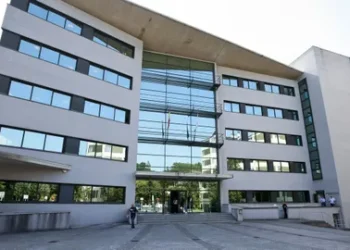 La Audiencia de Lugo condena a una exconcejal de Láncara por estafa y falsedad documental