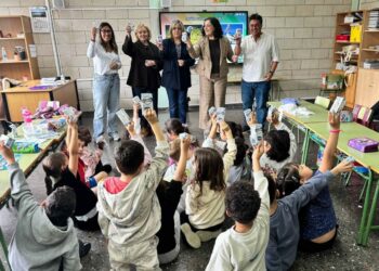 18 centros educativos de A Coruña acceden a las ayudas para la distribución de leche y frutas en las escuelas en el curso 25/26