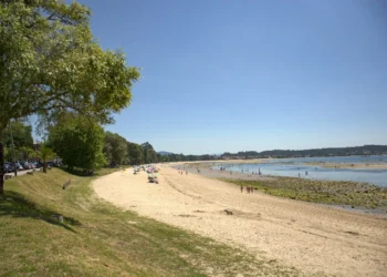 ​Fallece una persona a la que rescataron del agua en Playa Jardín, Boiro