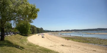 ​Fallece una persona a la que rescataron del agua en Playa Jardín, Boiro