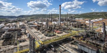 Repsol inicia la producción a gran escala de combustibles 100% renovables en Puertollano