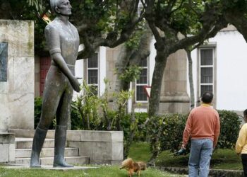 A CRMH da Coruña organiza unha oncentración para a retirada da simboloxía franquista