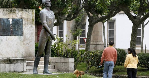 A CRMH da Coruña organiza unha oncentración para a retirada da simboloxía franquista
