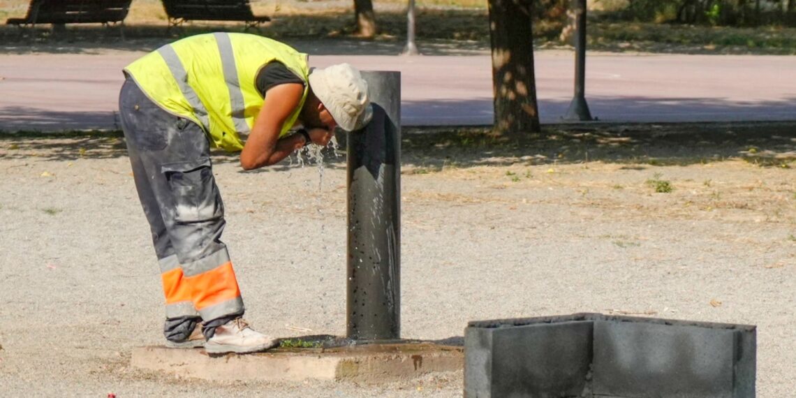 A calor extrema supón un risco laboral estrutural no sector da construción