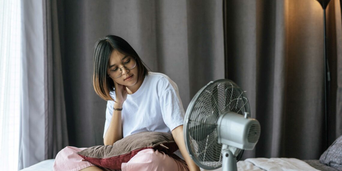 Dormir mal por el calor: qué hacer al día siguiente para no arrastrar el cansancio