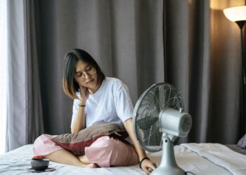 Dormir mal por el calor: qué hacer al día siguiente para no arrastrar el cansancio