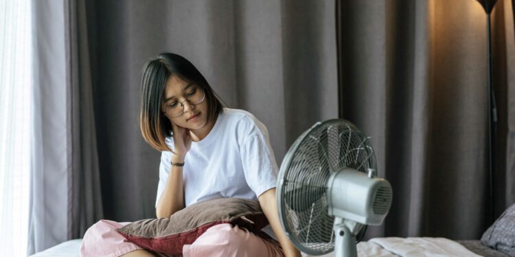 Dormir mal por el calor: qué hacer al día siguiente para no arrastrar el cansancio