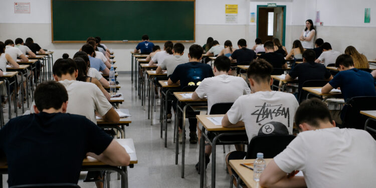 El 22% de los universitarios abandona o cambia de grado en el primer año por falta de orientación temprana