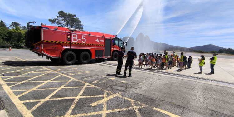 El Aeropuerto de Vigo recibe la visita de más de 1.500 escolares y docentes