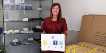 Correos ofrece en Fisterra los nuevos sellos conmemorativos del Camino